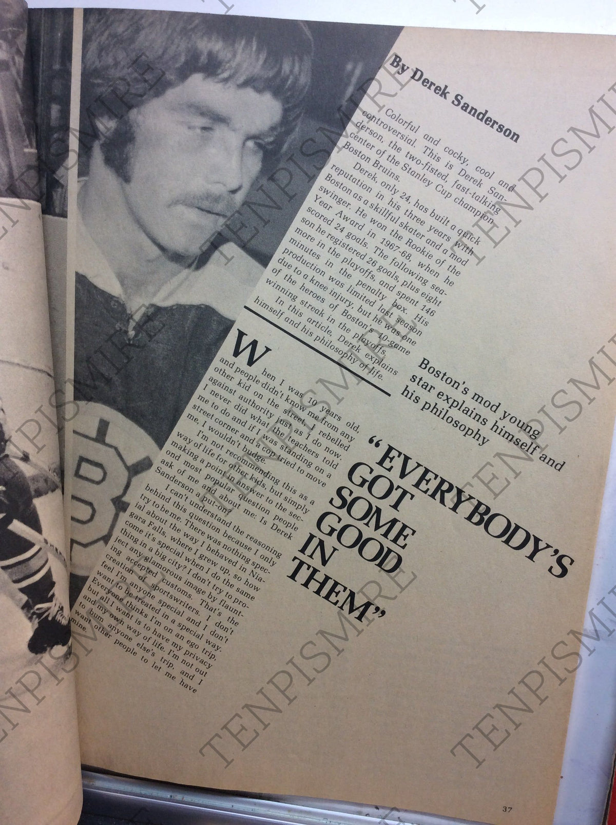 Bobby Orr covers on Hockey Magazines '71 and '72